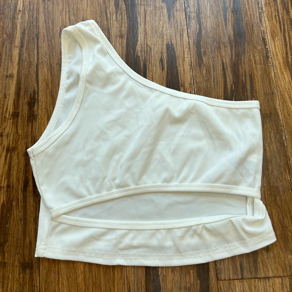 Cut Out One Shoulder White Too Size: S